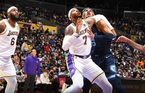  爱德华兹暴扣绝杀森林狼主场险胜湖人止连败